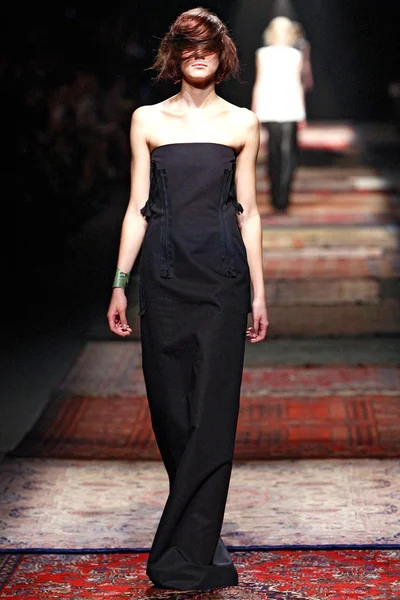 Look 10